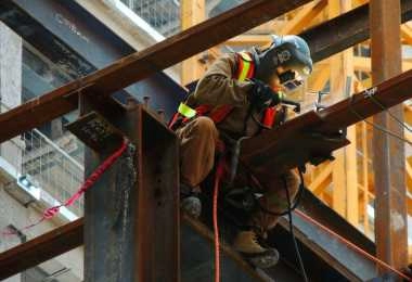 Сварочные работы на высоте. Сварочные работы на высоте.